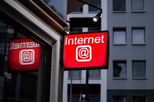 Dlaczego warto inwestować w tworzenie wspólnych projektów i publikacji dla lepszej widoczności w sieci?