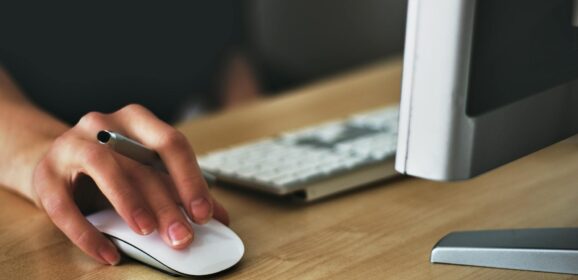 Najlepsze monitory do biura: jak wybrać idealny model poleasingowy?